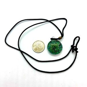 NWOT Green Flower Fused Glass Necklace.